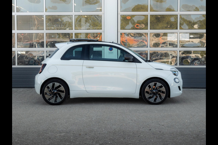 Fiat 500E Icon 42 kWh l SOH 92,8% | Clima | Cruise | Camera | 17" | Priv. Glass | Schuif/Kanteldak | Winter Pack | BSM | Apple Carplay