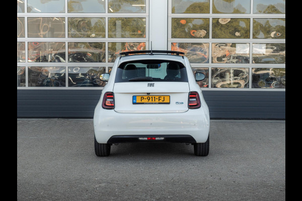 Fiat 500E Icon 42 kWh l SOH 92,8% | Clima | Cruise | Camera | 17" | Priv. Glass | Schuif/Kanteldak | Winter Pack | BSM | Apple Carplay