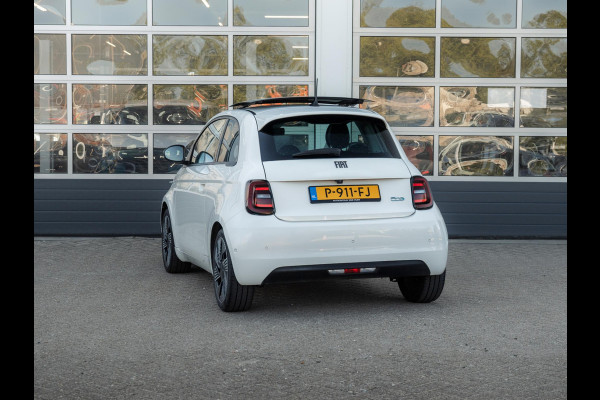 Fiat 500E Icon 42 kWh l SOH 92,8% | Clima | Cruise | Camera | 17" | Priv. Glass | Schuif/Kanteldak | Winter Pack | BSM | Apple Carplay