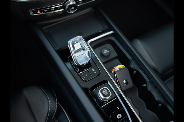 Volvo XC60 2.0 T6 Plug-in hybrid AWD Plus Black Edition | Harman/ Kardon | 360 Camera | Blind Spot | Panodak | Trekhaak wegkl. | Prijs Rijklaar!!
