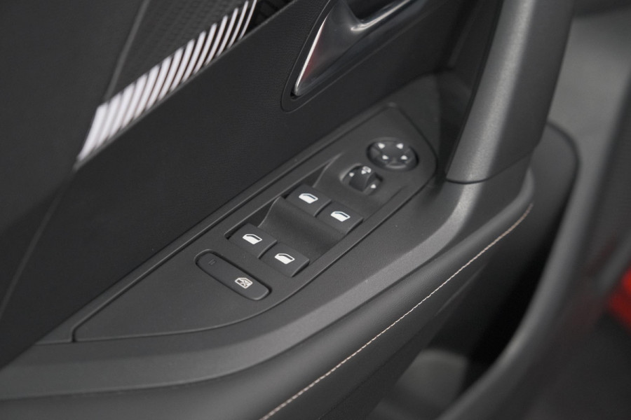 Peugeot 2008 PureTech 130 EAT8 Allure | Camera | Apple Carplay | Parkeersensoren