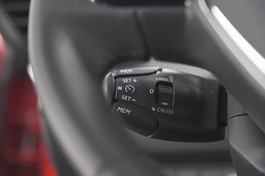 Peugeot 2008 PureTech 130 EAT8 Allure | Camera | Apple Carplay | Parkeersensoren