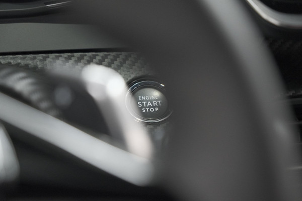 Peugeot 2008 PureTech 130 EAT8 Allure | Camera | Apple Carplay | Parkeersensoren