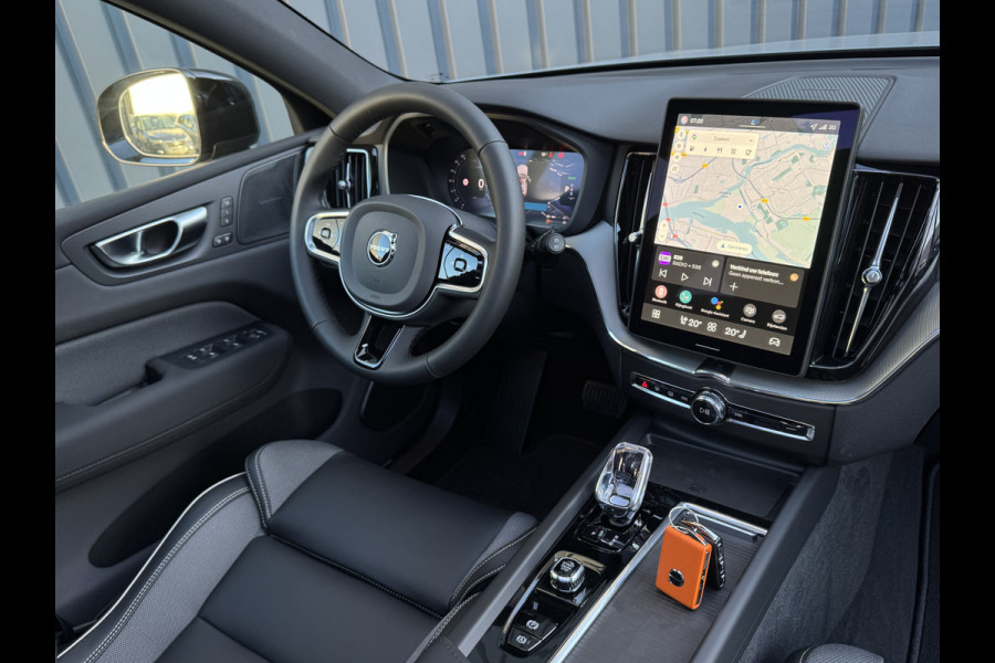 Volvo XC60 2.0 T6 Plug-in hybrid AWD Plus Black Edition | Harman/ Kardon | 360 Camera | Blind Spot | Panodak | Trekhaak wegkl. | Prijs Rijklaar!!