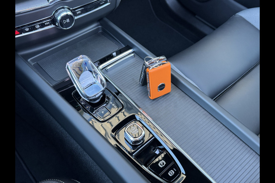 Volvo XC60 2.0 T6 Plug-in hybrid AWD Plus Black Edition | Harman/ Kardon | 360 Camera | Blind Spot | Panodak | Trekhaak wegkl. | Prijs Rijklaar!!