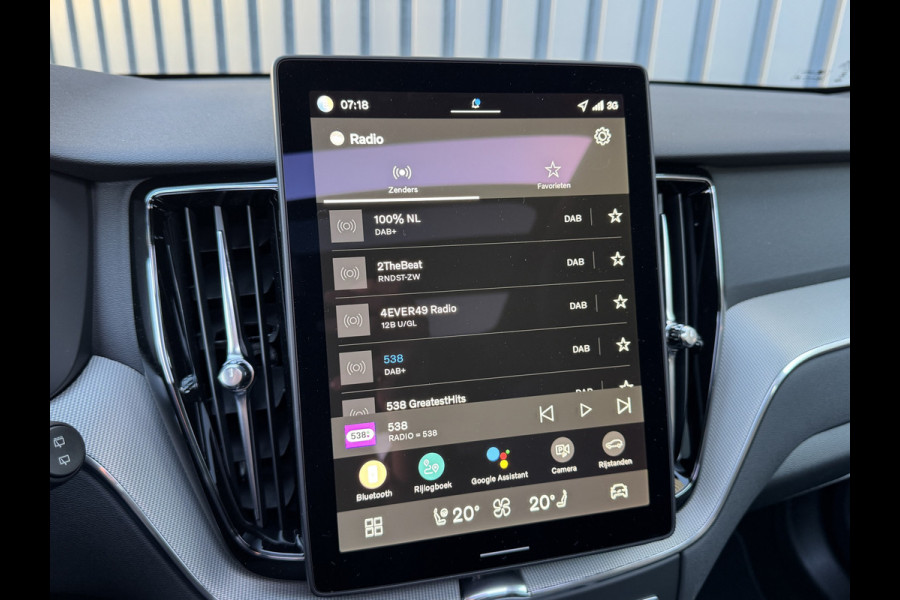 Volvo XC60 2.0 T6 Plug-in hybrid AWD Plus Black Edition | Harman/ Kardon | 360 Camera | Blind Spot | Panodak | Trekhaak wegkl. | Prijs Rijklaar!!