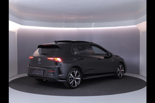 Volkswagen Golf 1.5 eHybrid GTE 272 PK PHEV | Verlengde garantie | Head up display | Panorama dak | 18" LM velgen |