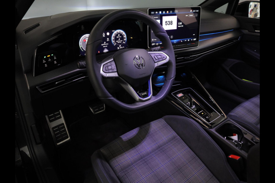 Volkswagen Golf 1.5 eHybrid GTE 272 PK PHEV | Verlengde garantie | Head up display | Panorama dak | 18" LM velgen |
