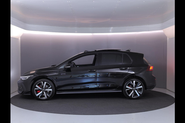 Volkswagen Golf 1.5 eHybrid GTE 272 PK PHEV | Verlengde garantie | Head up display | Panorama dak | 18" LM velgen |