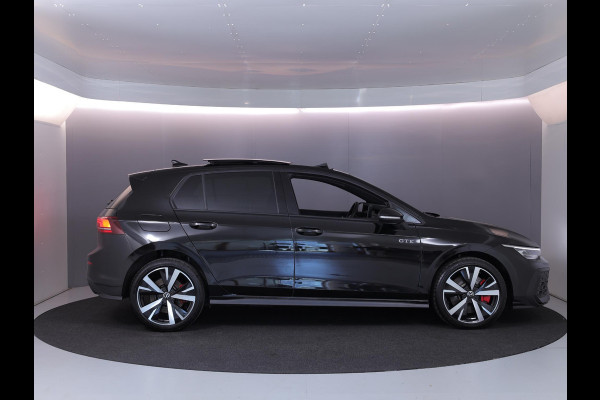 Volkswagen Golf 1.5 eHybrid GTE 272 PK PHEV | Verlengde garantie | Head up display | Panorama dak | 18" LM velgen |