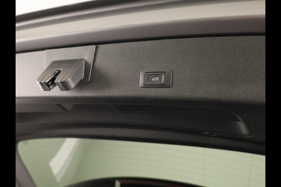 Audi e-tron 55 quattro Advanced edition Plus 95 kWh 408pk | Parkeersensoren | 21 inch Lichtmetalen velgen | Lederen bekleding