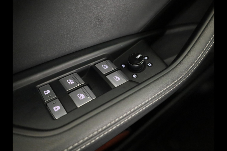 Audi e-tron 55 quattro Advanced edition Plus 95 kWh 408pk | Parkeersensoren | 21 inch Lichtmetalen velgen | Lederen bekleding