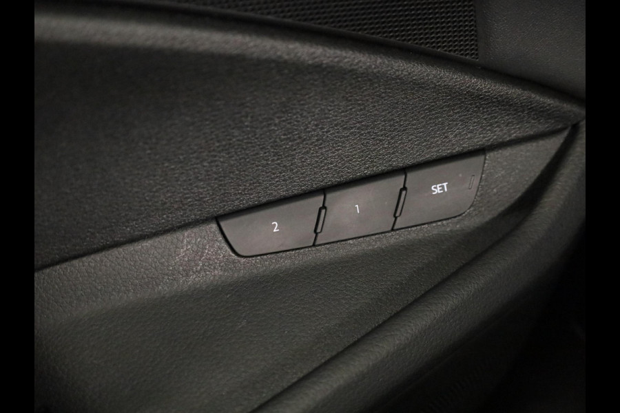 Audi e-tron 55 quattro Advanced edition Plus 95 kWh 408pk | Parkeersensoren | 21 inch Lichtmetalen velgen | Lederen bekleding