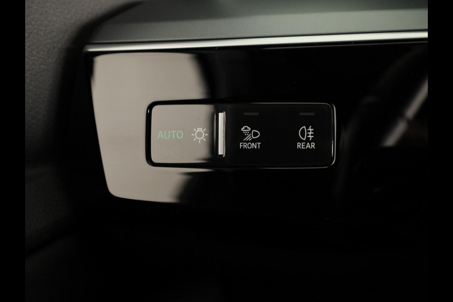 Audi e-tron 55 quattro Advanced edition Plus 95 kWh 408pk | Parkeersensoren | 21 inch Lichtmetalen velgen | Lederen bekleding