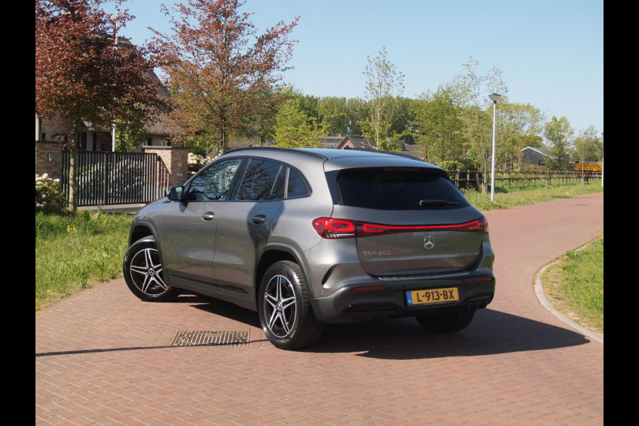 Mercedes-Benz EQA 250 Business Solution AMG 67 kWh | Camera | Sfeerverlichting |