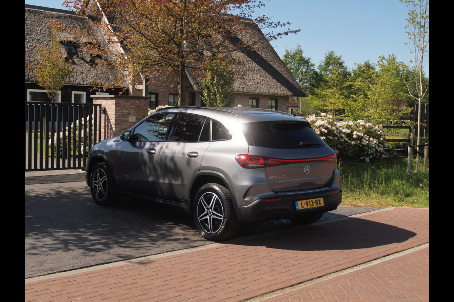 Mercedes-Benz EQA 250 Business Solution AMG 67 kWh | Camera | Sfeerverlichting |