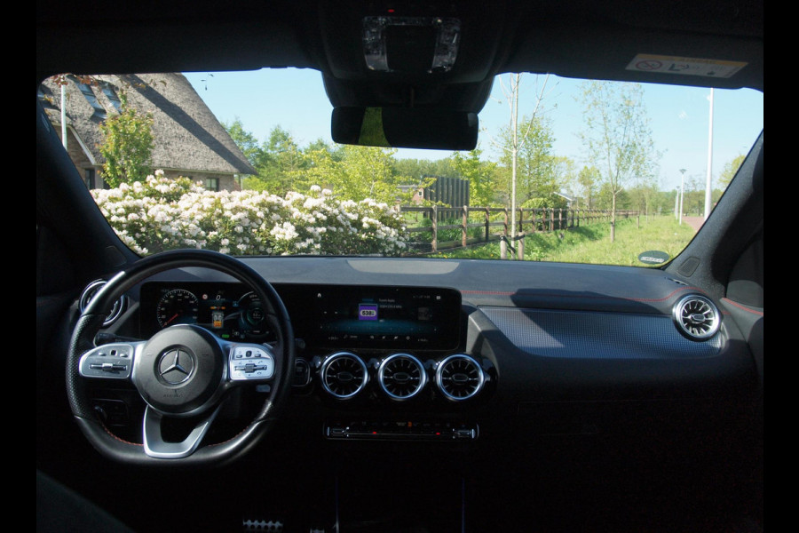 Mercedes-Benz EQA 250 Business Solution AMG 67 kWh | Camera | Sfeerverlichting |