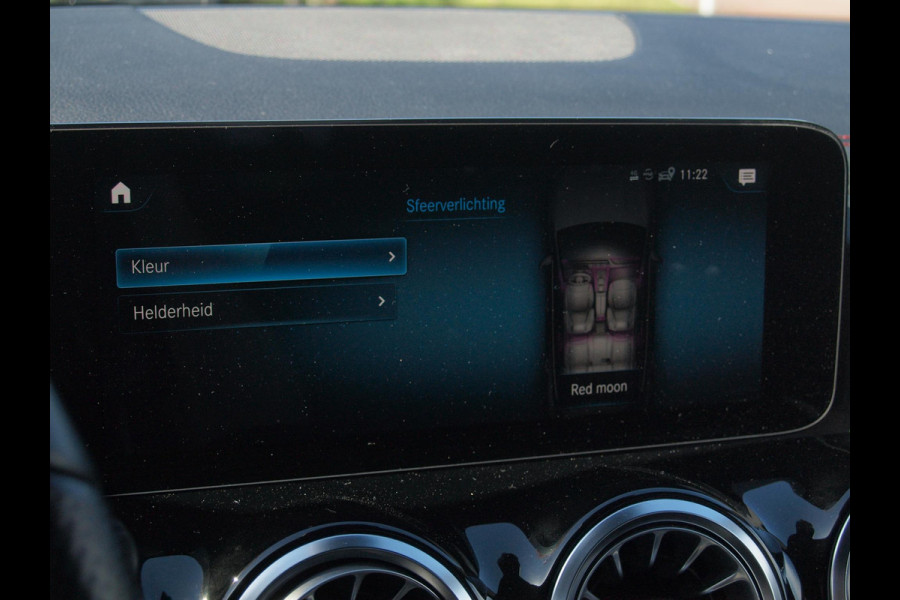 Mercedes-Benz EQA 250 Business Solution AMG 67 kWh | Camera | Sfeerverlichting |