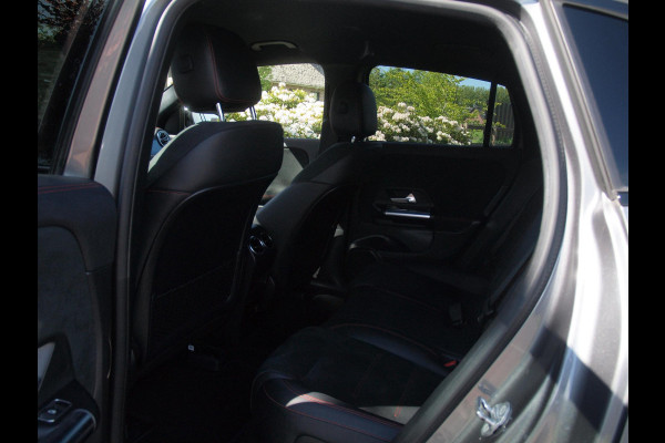 Mercedes-Benz EQA 250 Business Solution AMG 67 kWh | Camera | Sfeerverlichting |