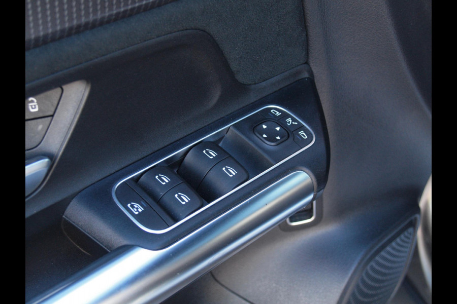 Mercedes-Benz EQA 250 Business Solution AMG 67 kWh | Camera | Sfeerverlichting |