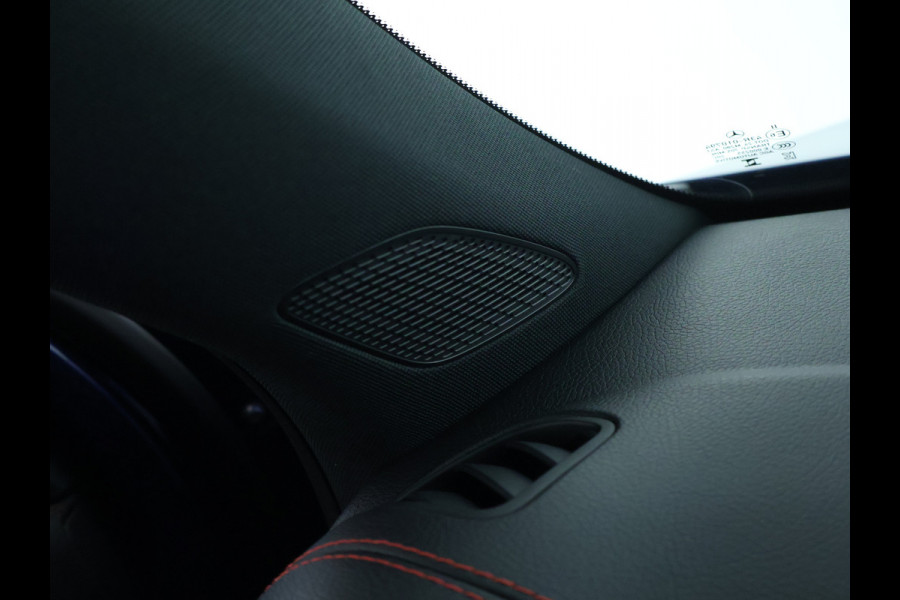 Mercedes-Benz EQB 250+ AMG Line 71 kWh | Trekhaak | Parkeerpakket met achteruitrijcamera | Dodehoekassistent | Premium pakket | EASY PACK achterklep | KEYLESS-GO comfort pakket | Verwarmde stoelen vooraan |