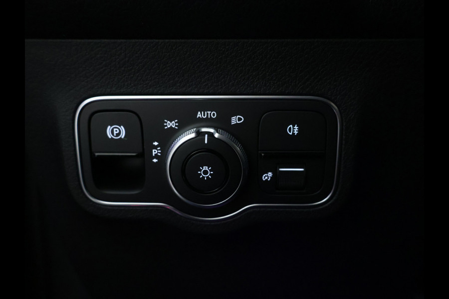 Mercedes-Benz EQB 250+ AMG Line 71 kWh | Trekhaak | Parkeerpakket met achteruitrijcamera | Dodehoekassistent | Premium pakket | EASY PACK achterklep | KEYLESS-GO comfort pakket | Verwarmde stoelen vooraan |