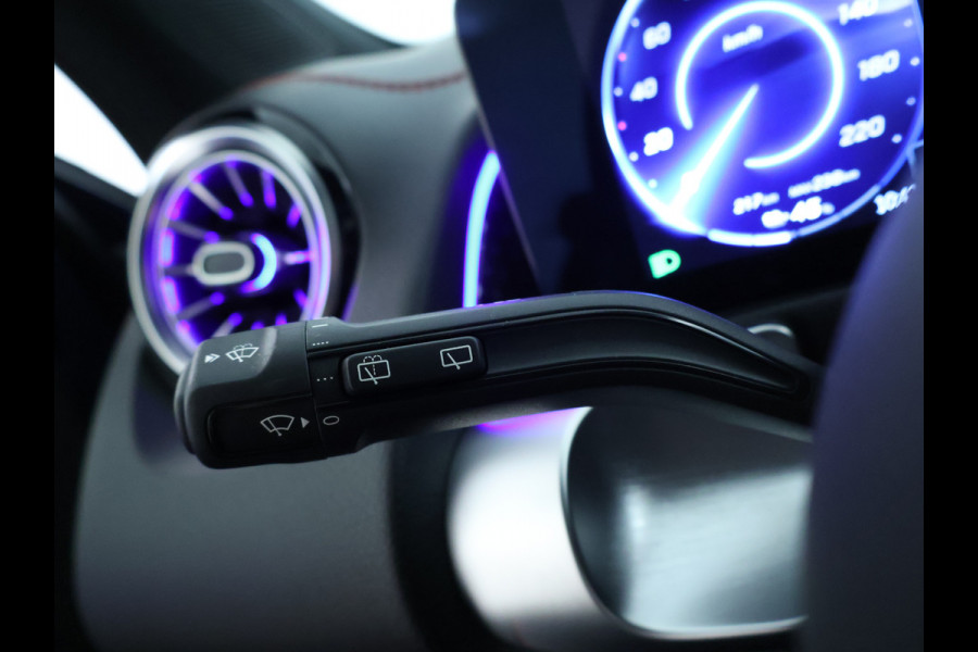 Mercedes-Benz EQB 250+ AMG Line 71 kWh | Trekhaak | Parkeerpakket met achteruitrijcamera | Dodehoekassistent | Premium pakket | EASY PACK achterklep | KEYLESS-GO comfort pakket | Verwarmde stoelen vooraan |