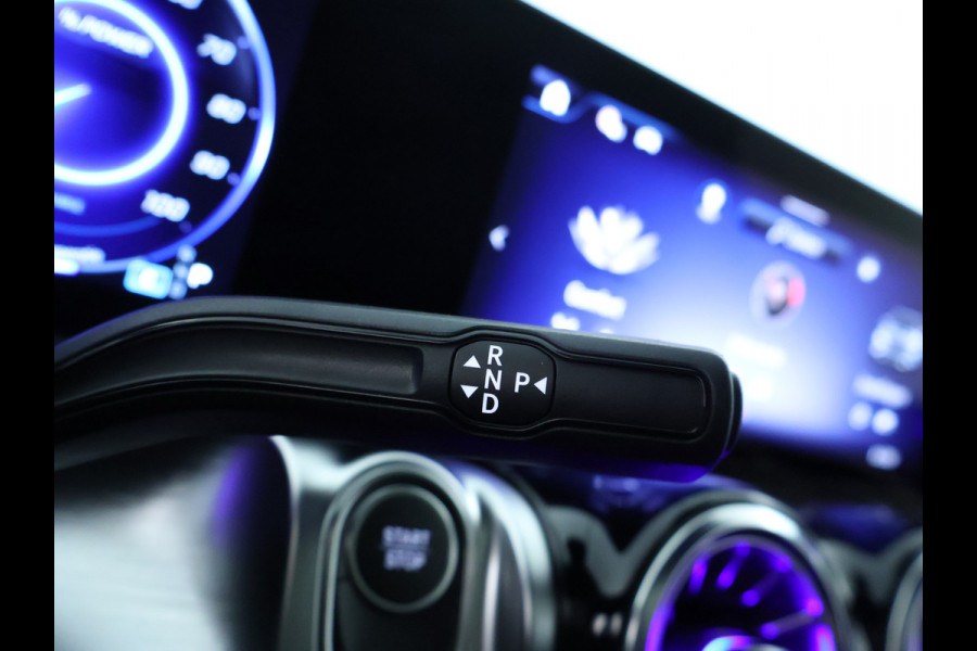 Mercedes-Benz EQB 250+ AMG Line 71 kWh | Trekhaak | Parkeerpakket met achteruitrijcamera | Dodehoekassistent | Premium pakket | EASY PACK achterklep | KEYLESS-GO comfort pakket | Verwarmde stoelen vooraan |