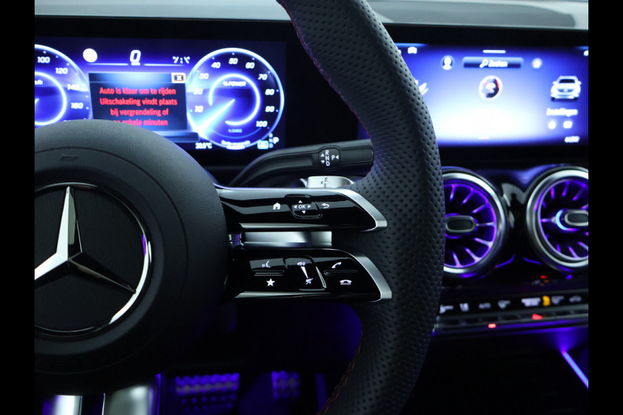 Mercedes-Benz EQB 250+ AMG Line 71 kWh | Trekhaak | Parkeerpakket met achteruitrijcamera | Dodehoekassistent | Premium pakket | EASY PACK achterklep | KEYLESS-GO comfort pakket | Verwarmde stoelen vooraan |