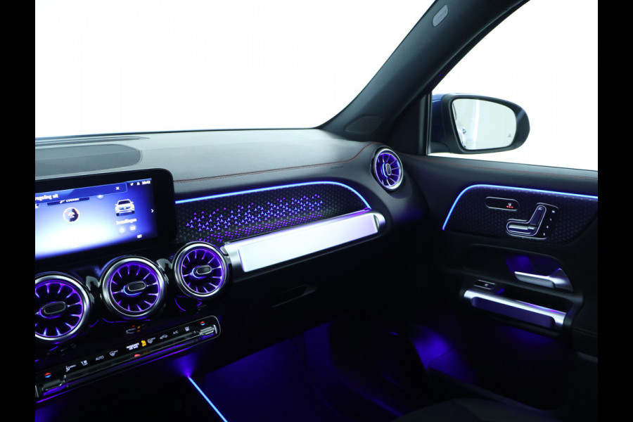 Mercedes-Benz EQB 250+ AMG Line 71 kWh | Trekhaak | Parkeerpakket met achteruitrijcamera | Dodehoekassistent | Premium pakket | EASY PACK achterklep | KEYLESS-GO comfort pakket | Verwarmde stoelen vooraan |