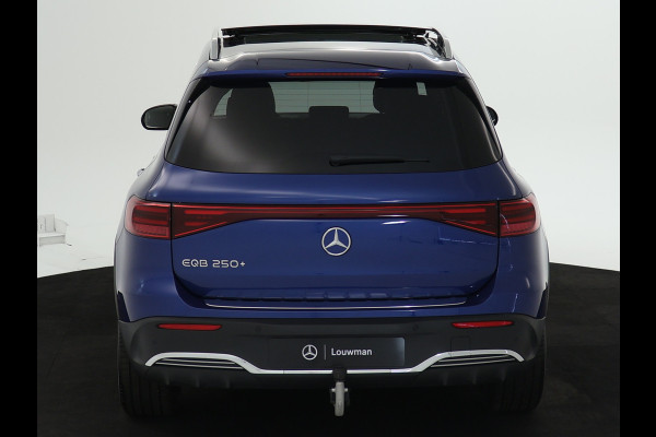 Mercedes-Benz EQB 250+ AMG Line 71 kWh | Trekhaak | Parkeerpakket met achteruitrijcamera | Dodehoekassistent | Premium pakket | EASY PACK achterklep | KEYLESS-GO comfort pakket | Verwarmde stoelen vooraan |