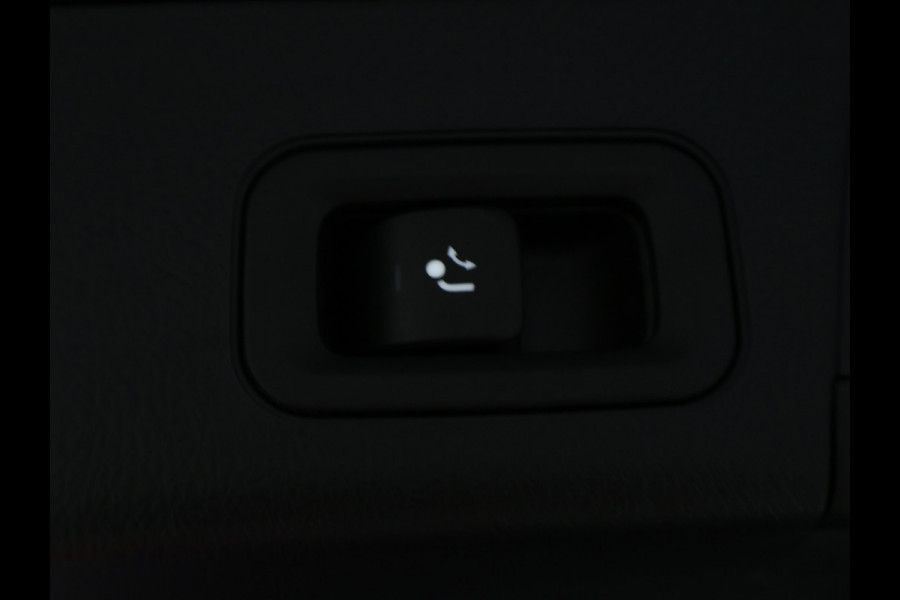 Mercedes-Benz EQB 250+ AMG Line 71 kWh | Trekhaak | Parkeerpakket met achteruitrijcamera | Dodehoekassistent | Premium pakket | EASY PACK achterklep | KEYLESS-GO comfort pakket | Verwarmde stoelen vooraan |