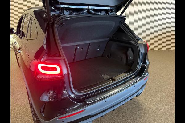 Mercedes-Benz GLA 250 4-Matic AMG STYLING-PANORAMA-MEMORY-DISTRONIC-HEAD UP-ZEER COMPLEET