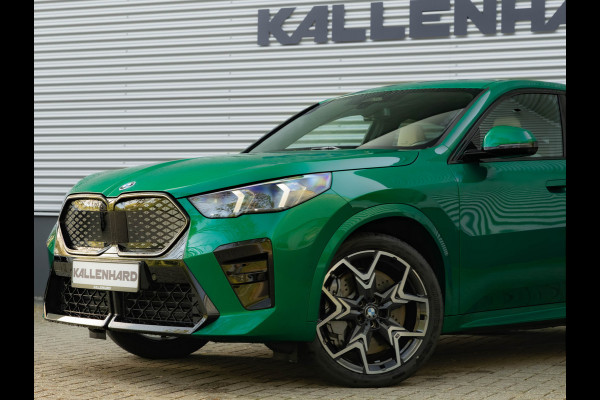 BMW iX2 eDrive20 - M-Sport Pro - M Compound Rem - Trekhaak - Memoryzetel - Head-up