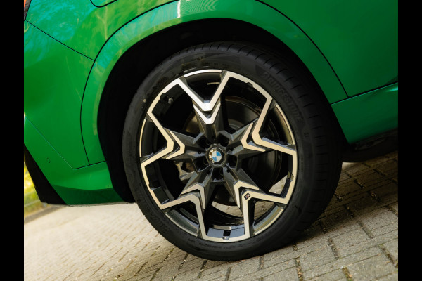 BMW iX2 eDrive20 - M-Sport Pro - M Compound Rem - Trekhaak - Memoryzetel - Head-up