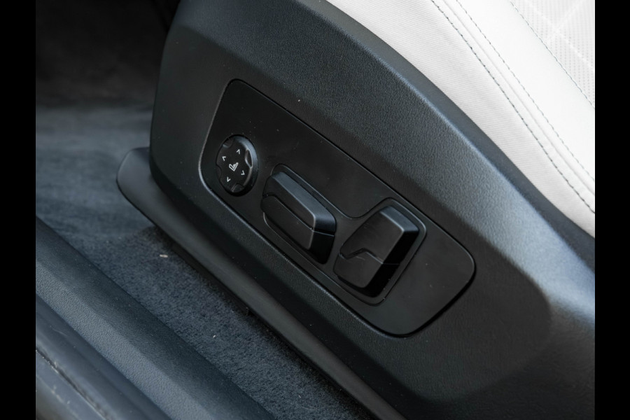 BMW iX2 eDrive20 - M-Sport Pro - M Compound Rem - Trekhaak - Memoryzetel - Head-up
