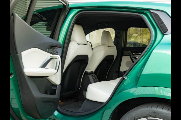 BMW iX2 eDrive20 - M-Sport Pro - M Compound Rem - Trekhaak - Memoryzetel - Head-up