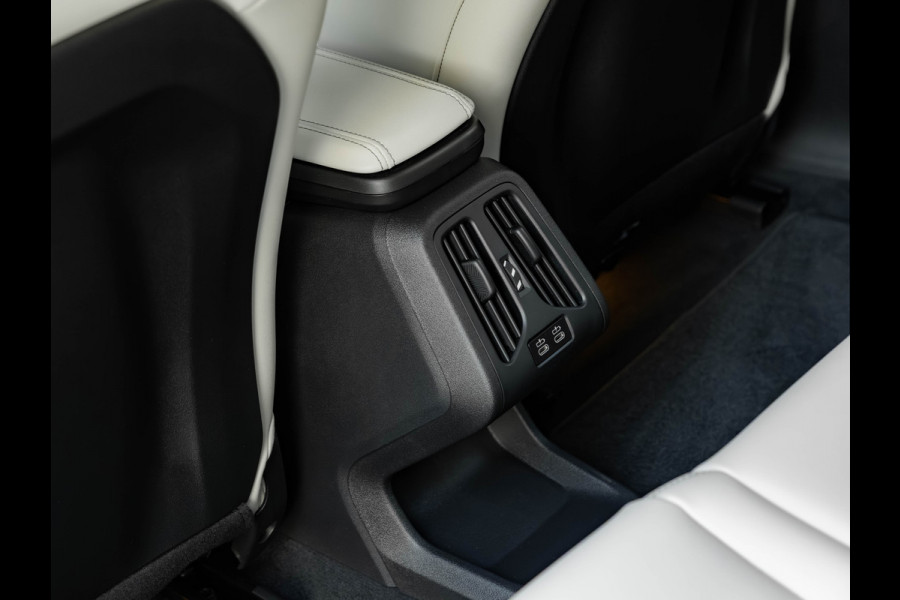 BMW iX2 eDrive20 - M-Sport Pro - M Compound Rem - Trekhaak - Memoryzetel - Head-up