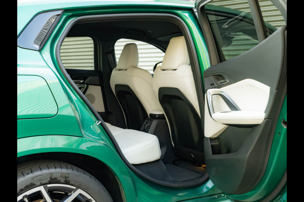 BMW iX2 eDrive20 - M-Sport Pro - M Compound Rem - Trekhaak - Memoryzetel - Head-up