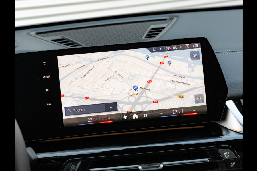 BMW iX2 eDrive20 - M-Sport Pro - M Compound Rem - Trekhaak - Memoryzetel - Head-up