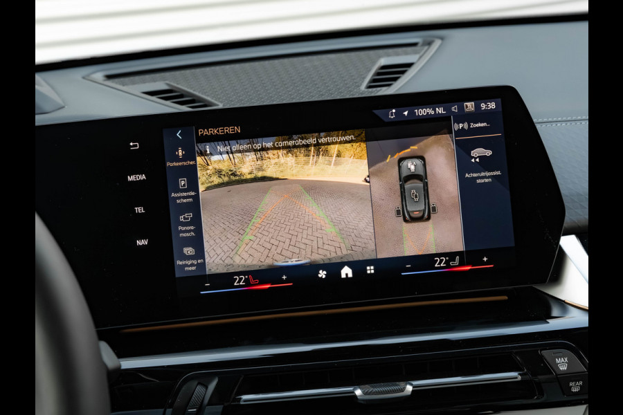 BMW iX2 eDrive20 - M-Sport Pro - M Compound Rem - Trekhaak - Memoryzetel - Head-up