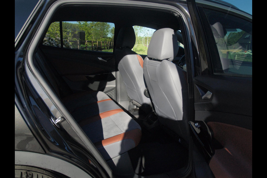 Volkswagen ID.4 Max 77 kWh | Camera | Trekhaak | Sfeerverlichting | Apple Carplay | Cruise Control |