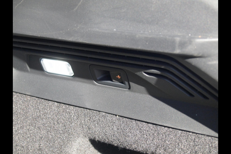 Volkswagen ID.4 Max 77 kWh | Camera | Trekhaak | Sfeerverlichting | Apple Carplay | Cruise Control |