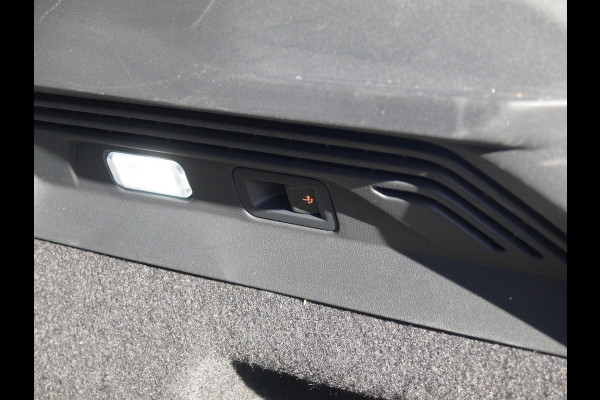 Volkswagen ID.4 Max 77 kWh | Camera | Trekhaak | Sfeerverlichting | Apple Carplay | Cruise Control |