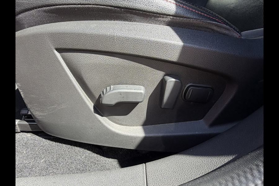 Renault Arkana 1.6 E-Tech Hybrid R.S. Line Camera + PDC Stoel-Stuur verwarming Carplay Navigatie Elektrische stoelen