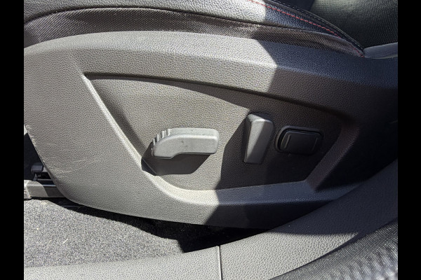 Renault Arkana 1.6 E-Tech Hybrid R.S. Line Camera + PDC Stoel-Stuur verwarming Carplay Navigatie Elektrische stoelen