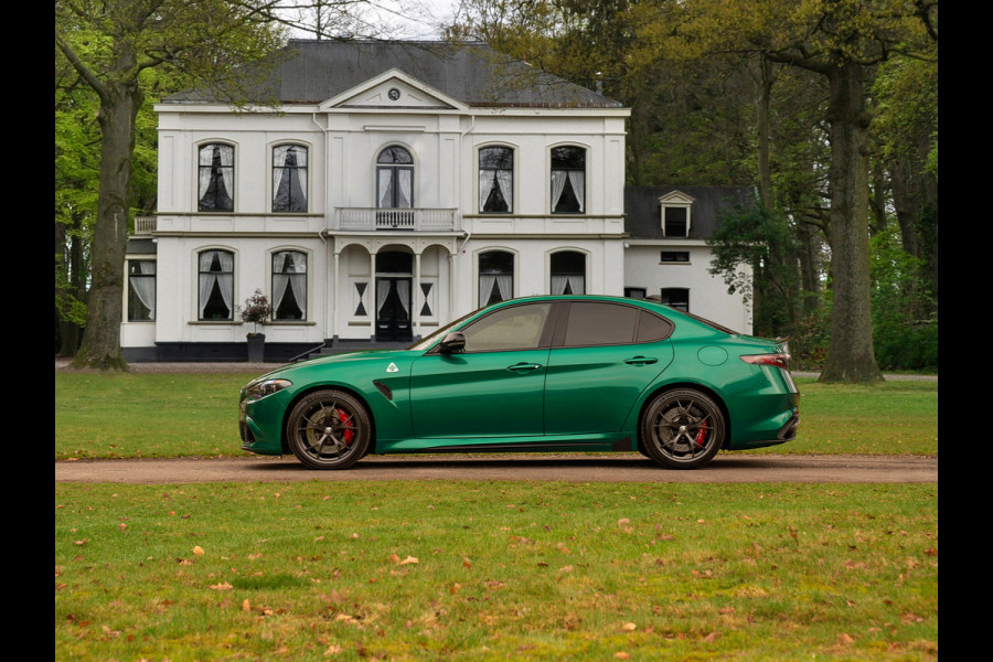 Alfa Romeo Giulia 2.9 V6 Quadrifoglio | Akrapovic | Carbon stoelen | Harman/Kardon | Facelift | Adapt. cruise