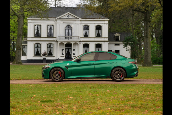 Alfa Romeo Giulia 2.9 V6 Quadrifoglio | Akrapovic | Carbon stoelen | Harman/Kardon | Facelift | Adapt. cruise