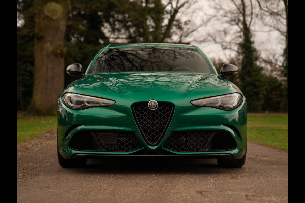 Alfa Romeo Giulia 2.9 V6 Quadrifoglio | Akrapovic | Carbon stoelen | Harman/Kardon | Facelift | Adapt. cruise