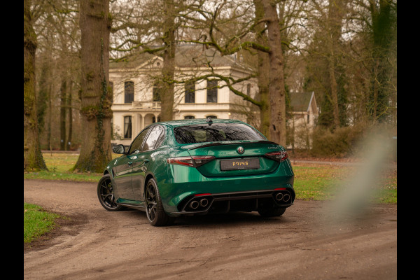 Alfa Romeo Giulia 2.9 V6 Quadrifoglio | Akrapovic | Carbon stoelen | Harman/Kardon | Facelift | Adapt. cruise